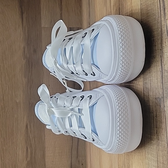 Converse platform Brand new in the box. - Picture 7 of 12